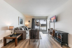 Inviting King Deluxe 1 BR Condo W/Lake view #141 at Donner Lake Village Truckee
